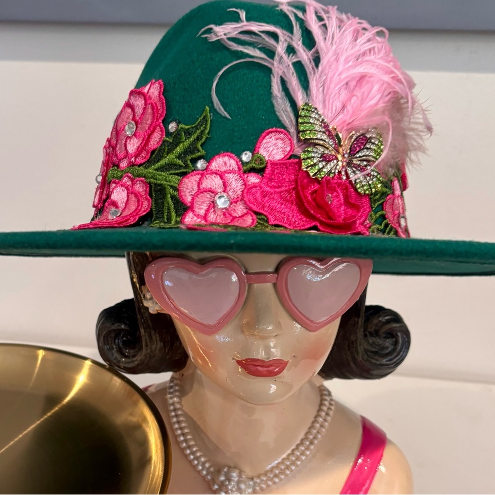 Elegant Green Floral Hat with Pink Accents - Picture 3 of 7